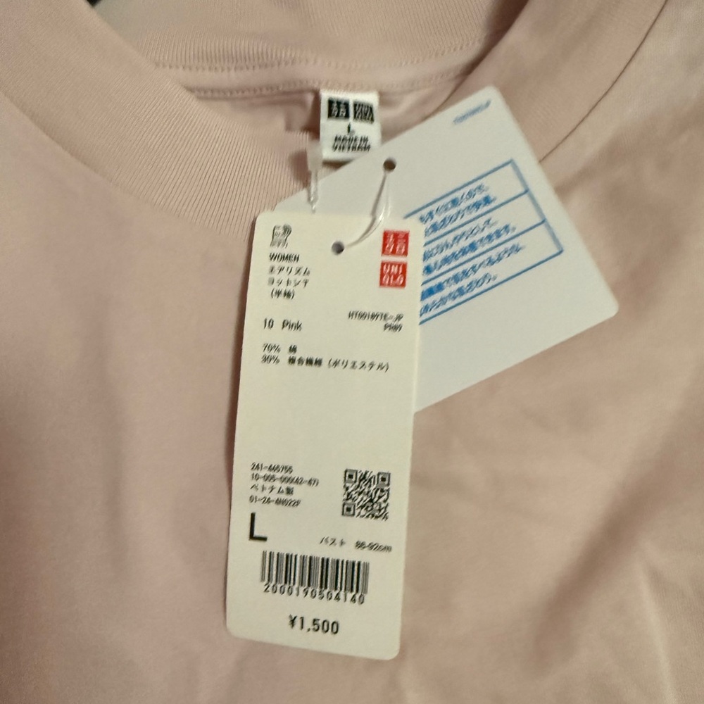 Uniqlo Short Sleeve Tee in Light Pink - Picture 4 of 4
